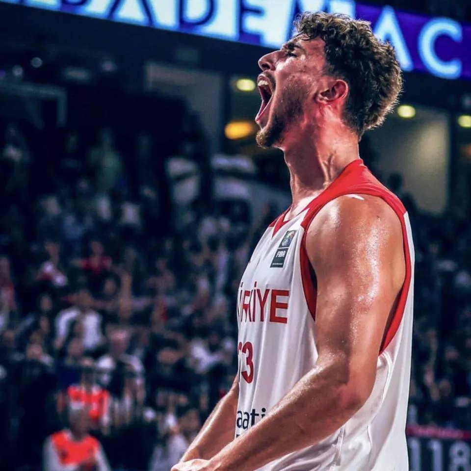 jiuyou-Rookie迎来三赛季出色发挥，SKT观众热烈欢呼！-jiuyou