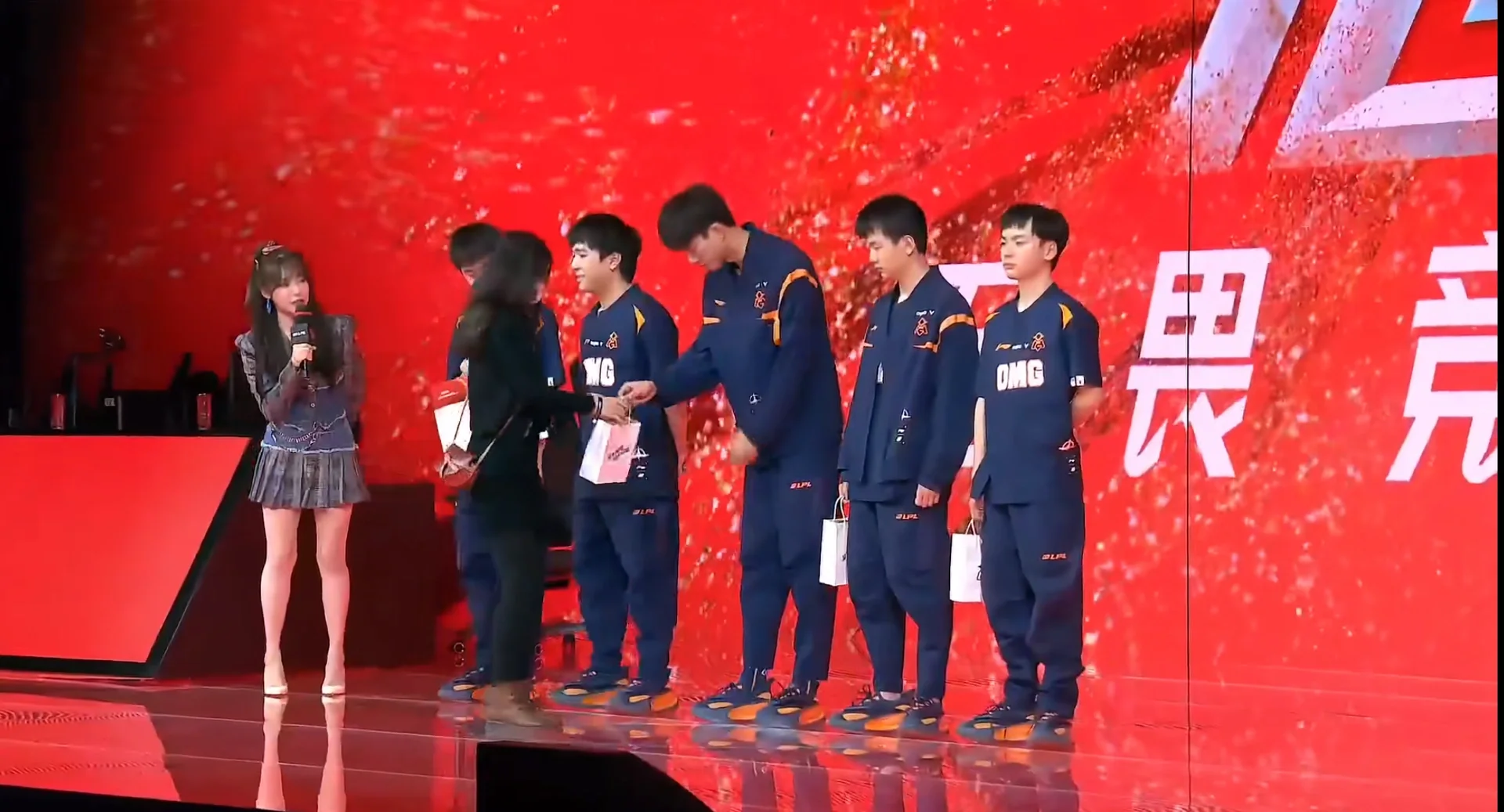 九游娱乐平台-Rookie重返赛场，表现优异首场状态出色，加拿大队观众沸腾！-九游娱乐平台