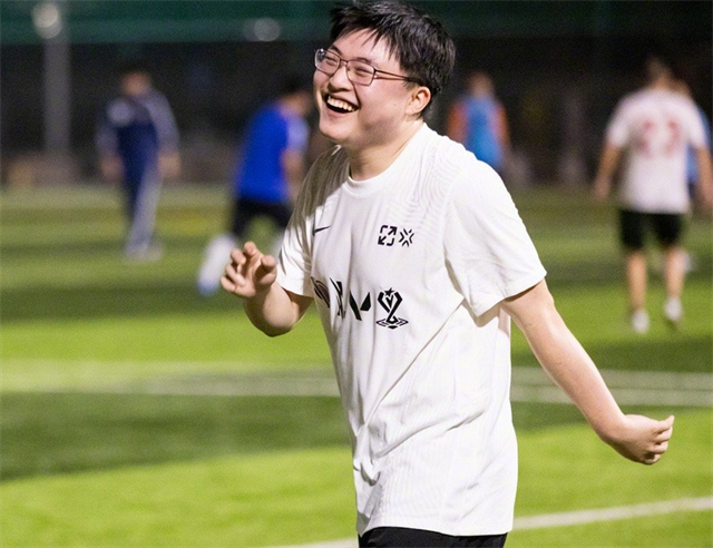 九游娱乐平台-Uzi重返赛场，重要助攻首场状态出色，拜仁观众沸腾！气势如虹延续-九游娱乐平台